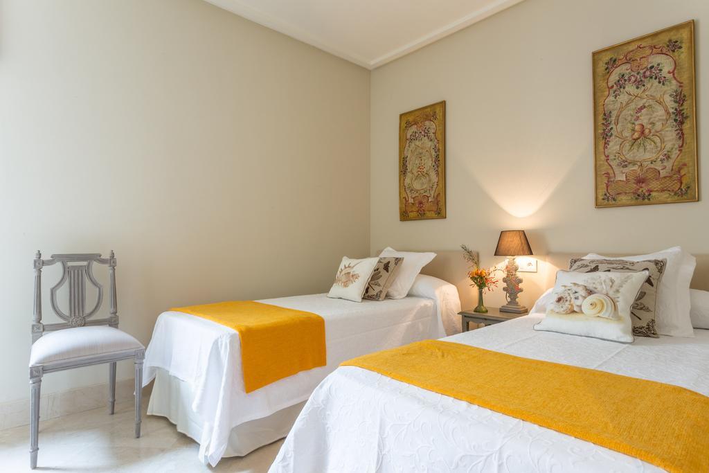 Puerta Principe Luxury Apartments Seville Room photo