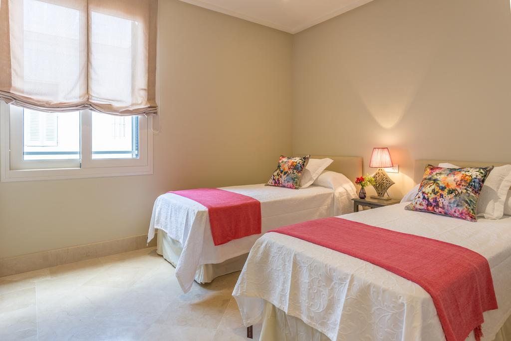 Puerta Principe Luxury Apartments Seville Room photo